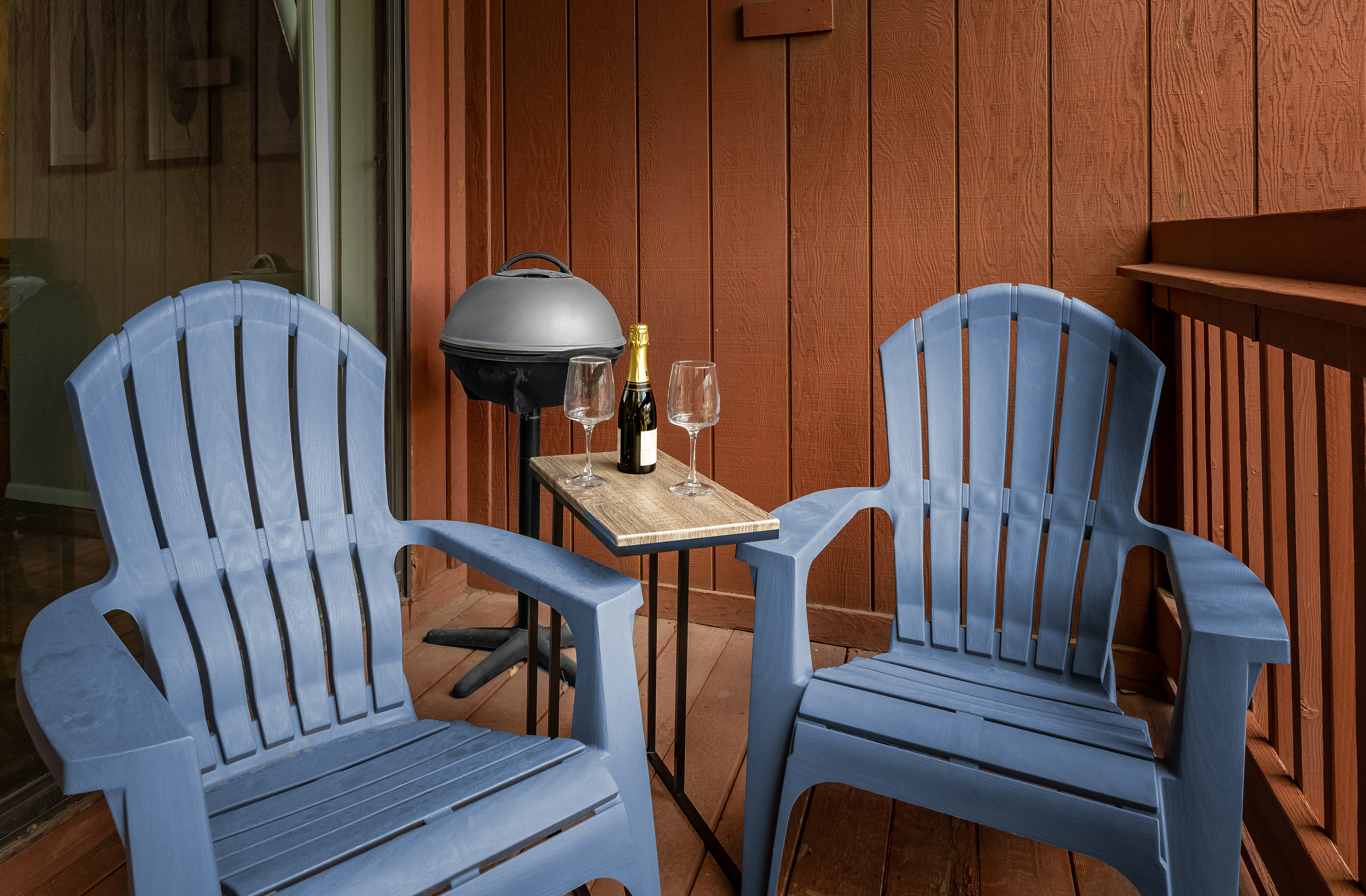 Charming balcony for seeing a nice sunset.