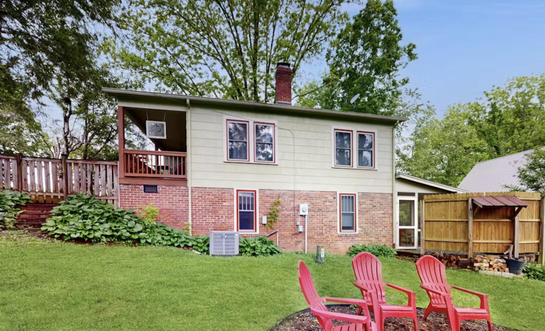Fenced sideyard with Fire Pit