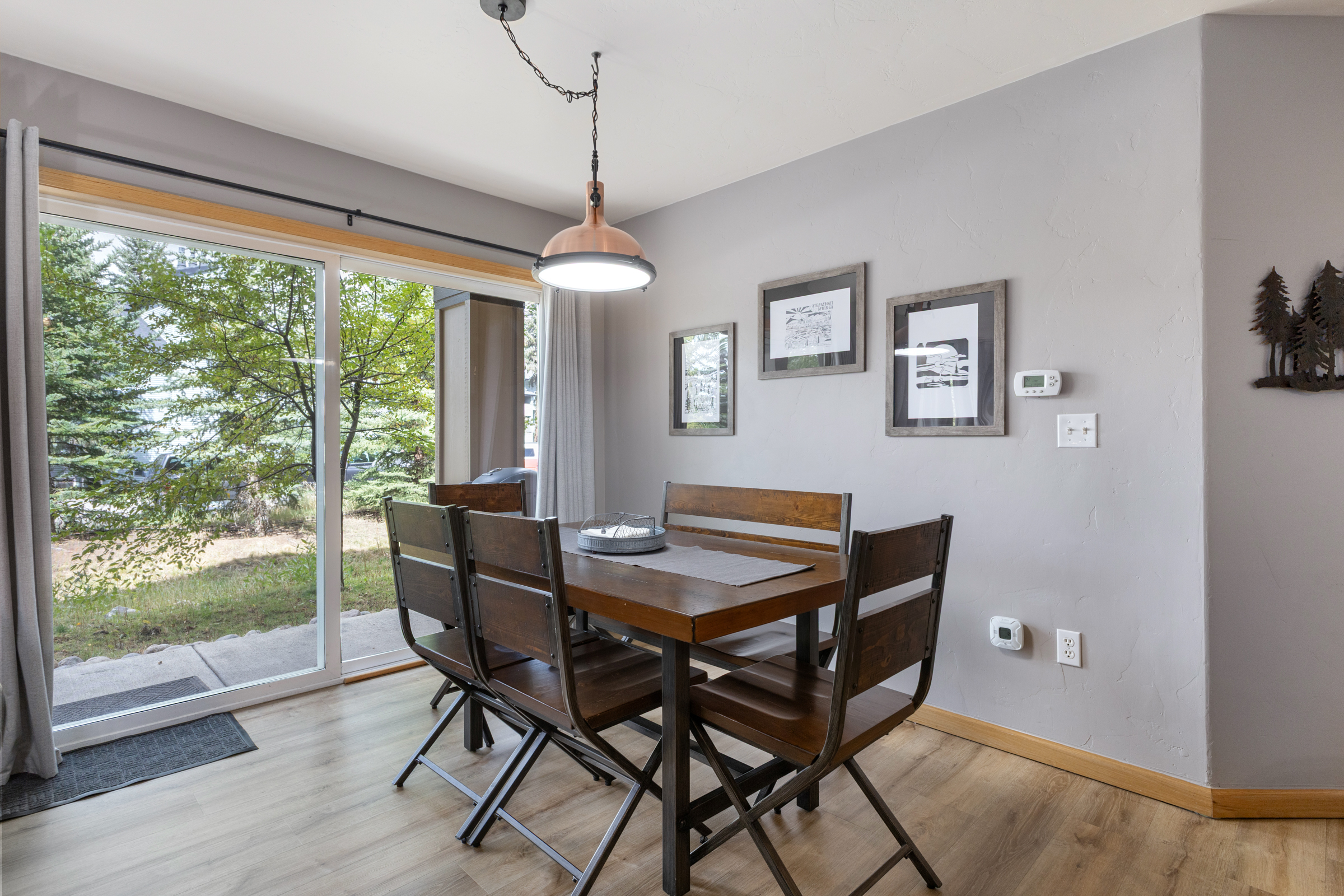 Dining Area | Table for 5