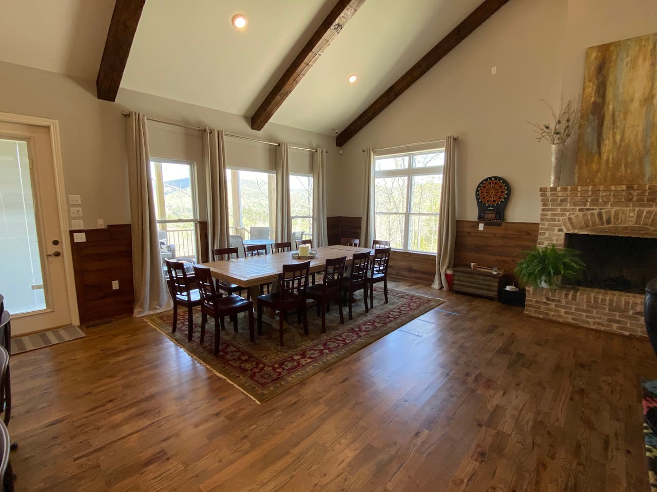 Dining for 12-16./bar is around 7 people