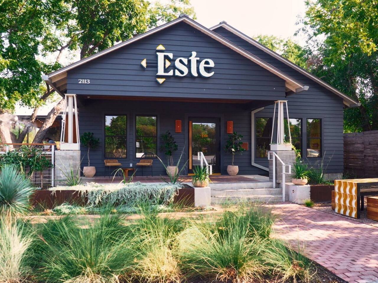 walk to the top seafood Mexican restaurant in town: Este