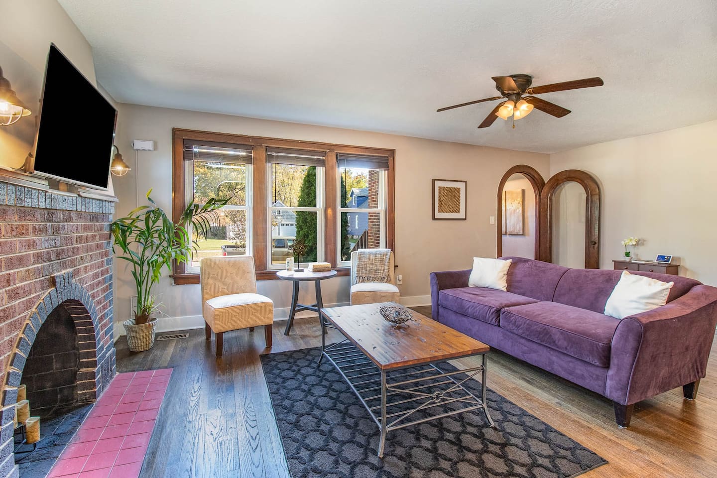 Brick Bungalow Lower Unit: Close to Beach, Casino, & Wineries — Michigan City, Indiana — vacation rental