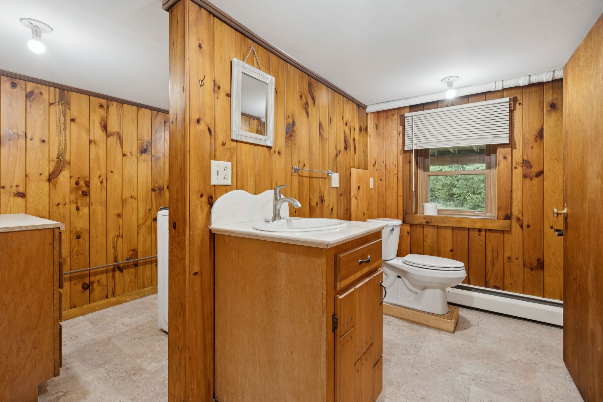 1/2 Bathroom