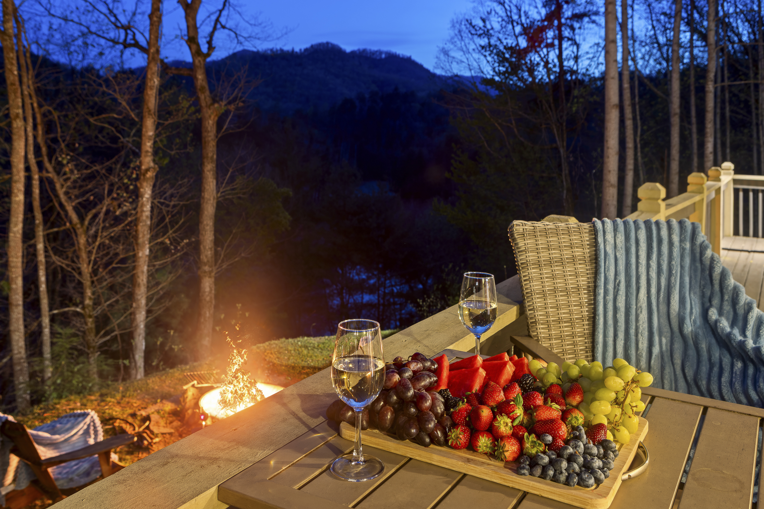 Outdoor: Indulge in mountain views while sipping wine and snacking on fresh fruit!