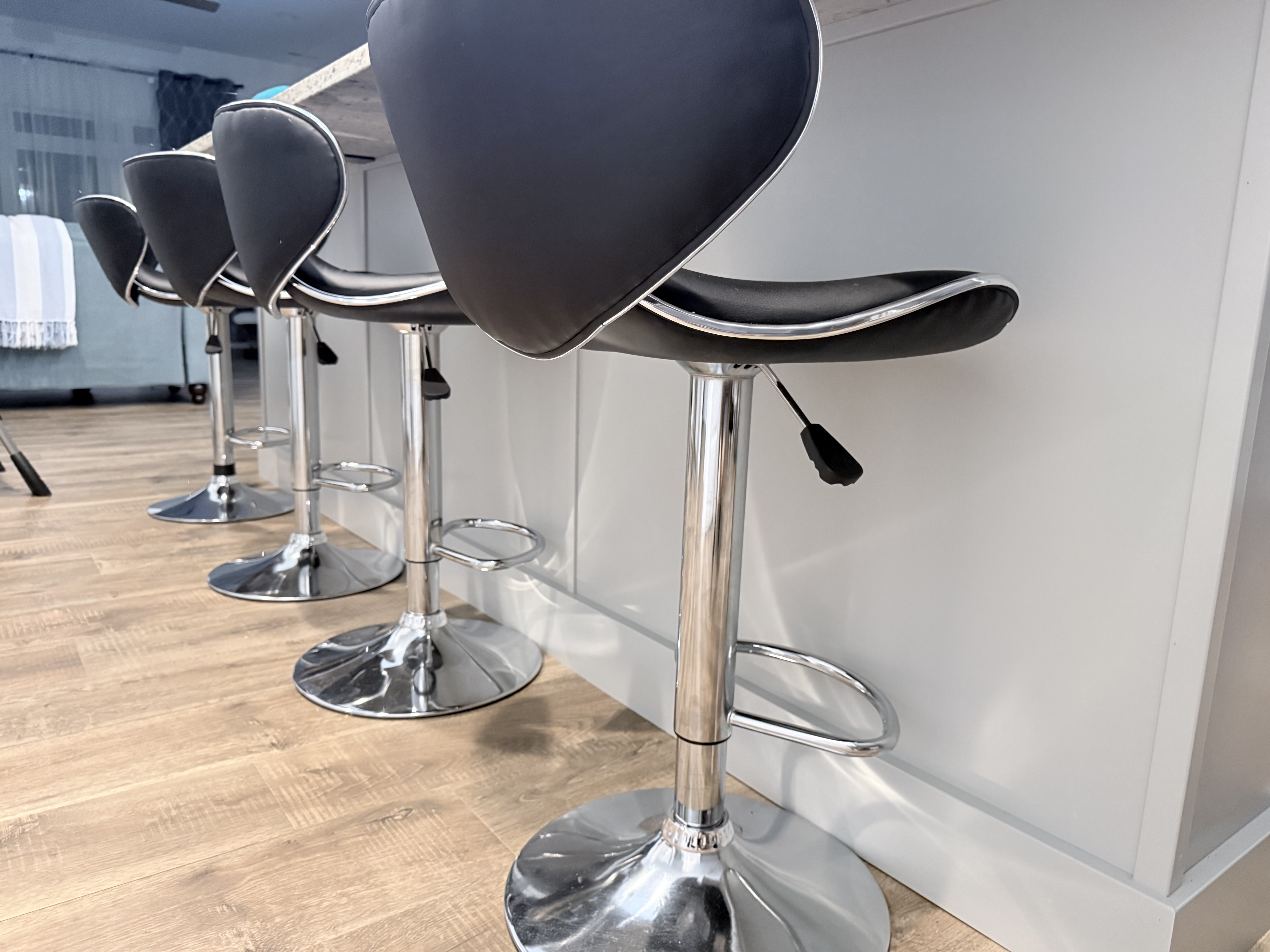 adjustable stools at large kitchen island