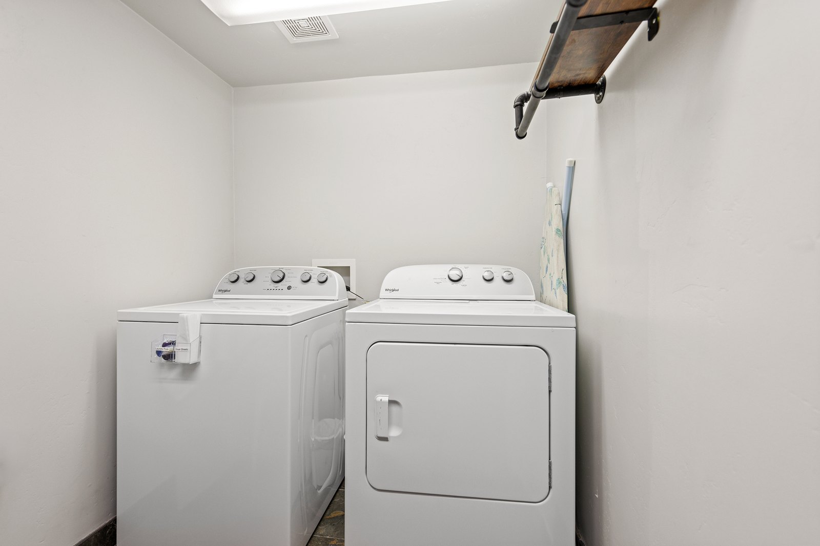 Pack light and wash here — a full-size washer and dryer upstairs for long stays and lake-day towels.