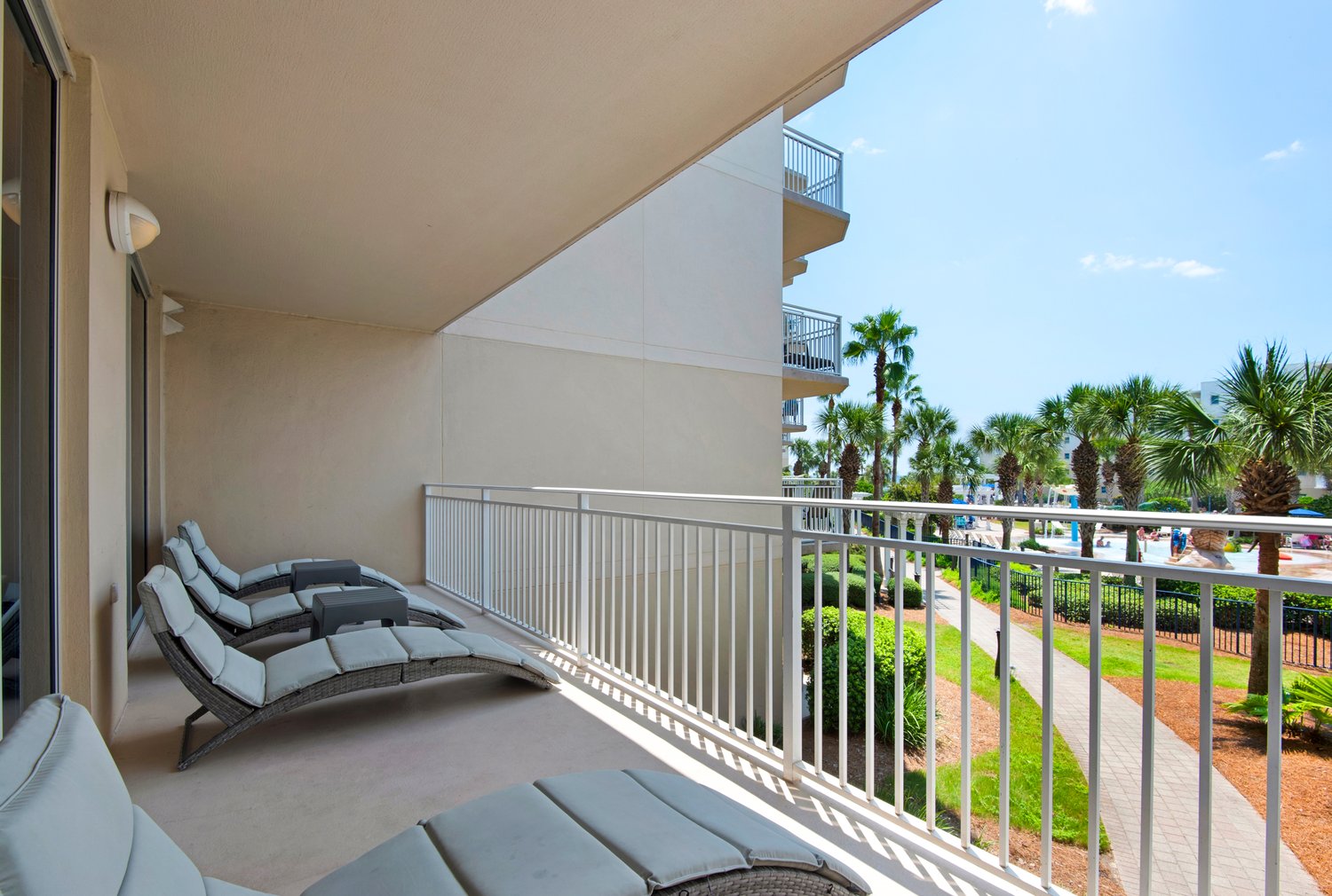 Private furnished balcony