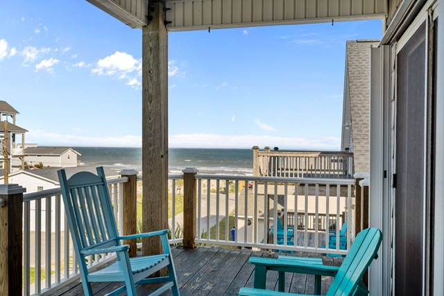Morning coffee, salty breezes, and waves crashing in the distance – pure coastal bliss