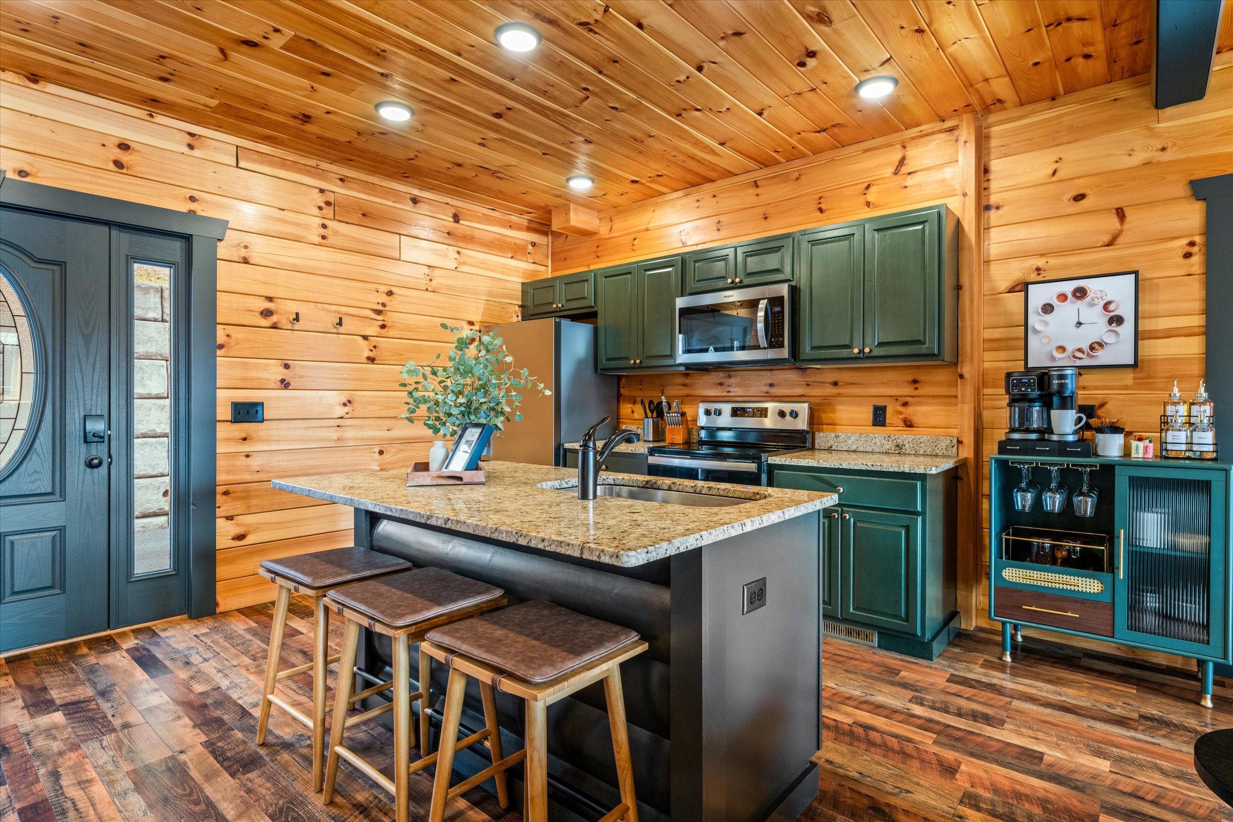 From morning pancakes to evening dinners 🥘- our fully stocked kitchen has you covered.