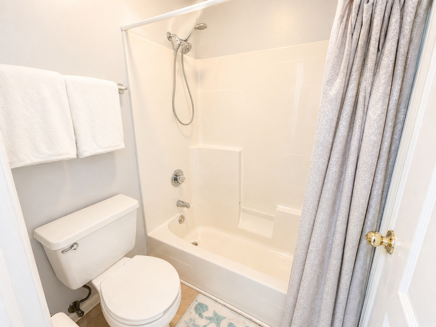 Full bathroom with a combination tub/shower