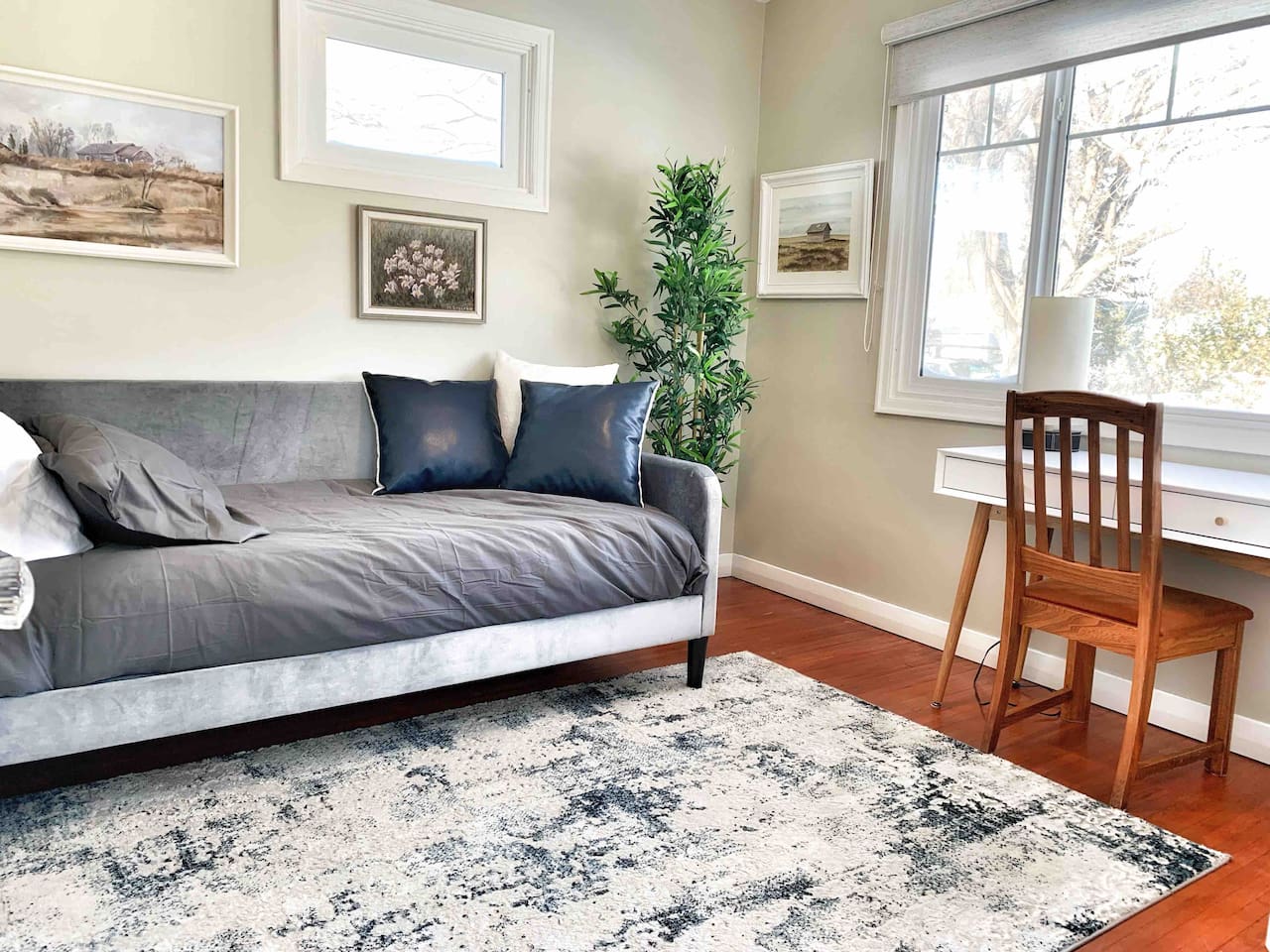 Third bedroom with a single Daybed - Ideal for Sleeping or Reading 