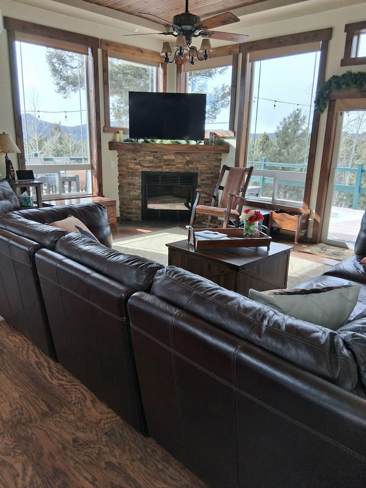 Beautiful views of the mountains of Colorado, with room for all to enjoy!  Smart TV, propane fireplace and deck access to the hot tub outside!