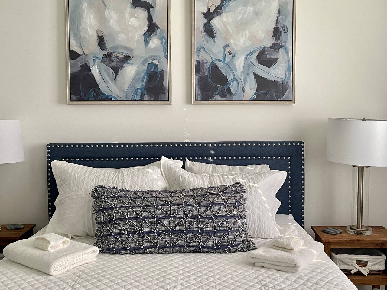 Queen size bed with Memory foam mattress.