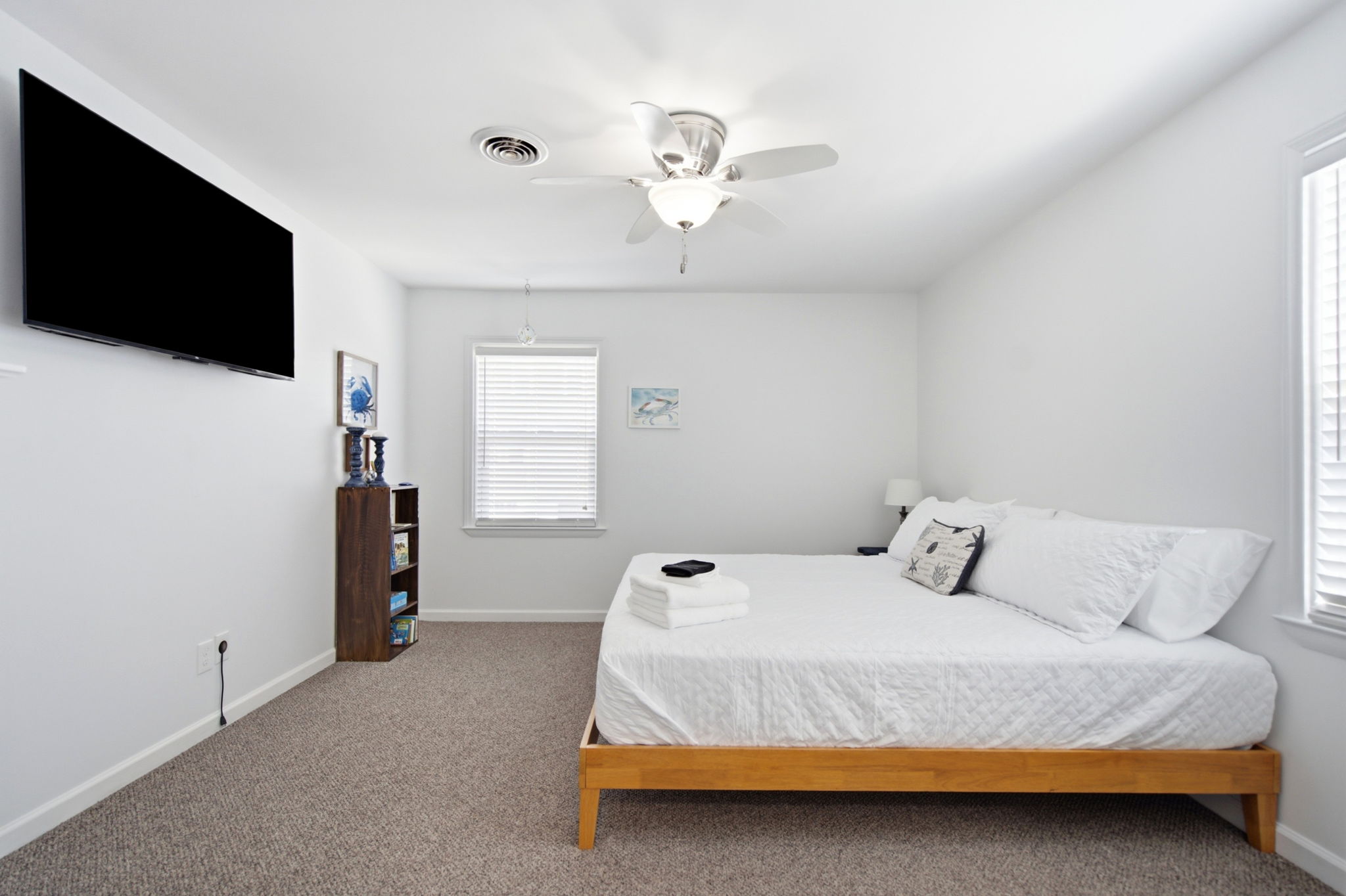 King Bed (linens provided)