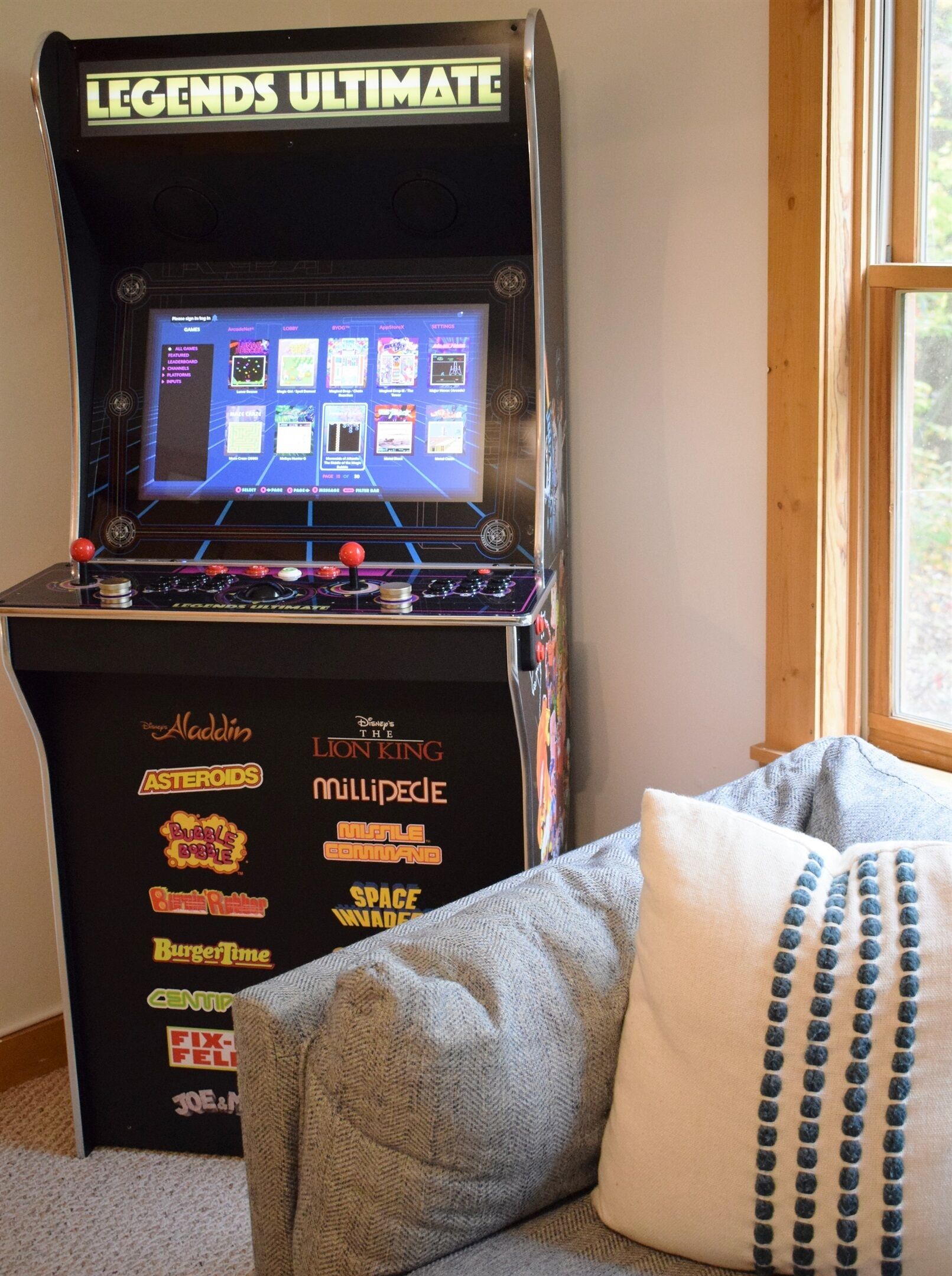 Have fun choosing from 300 classic arcade games to play. 