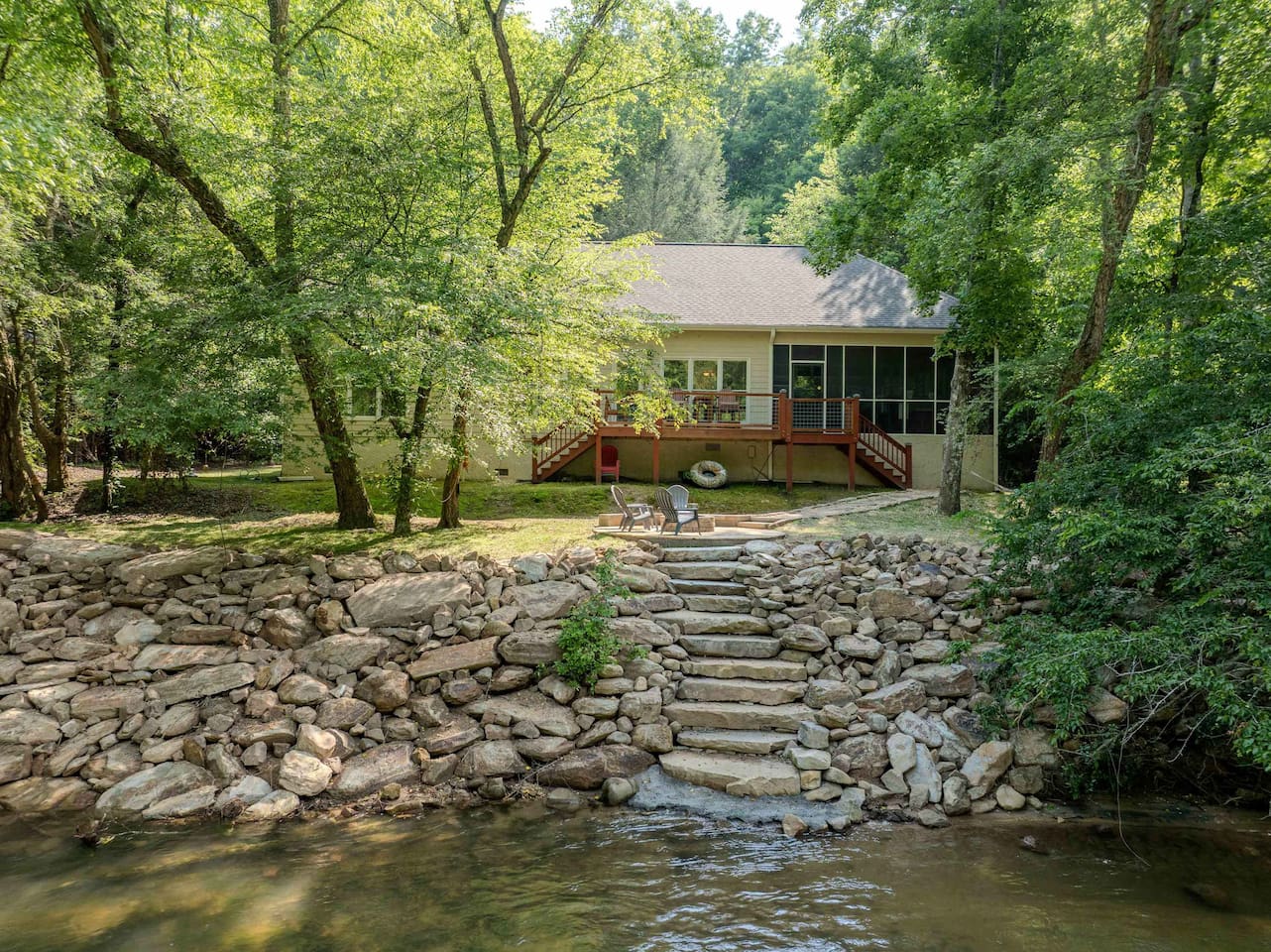 Step right out the back door and into adventure! With brand-new rock steps leading to the water, you’ll love fishing, swimming, and tubing for hours.