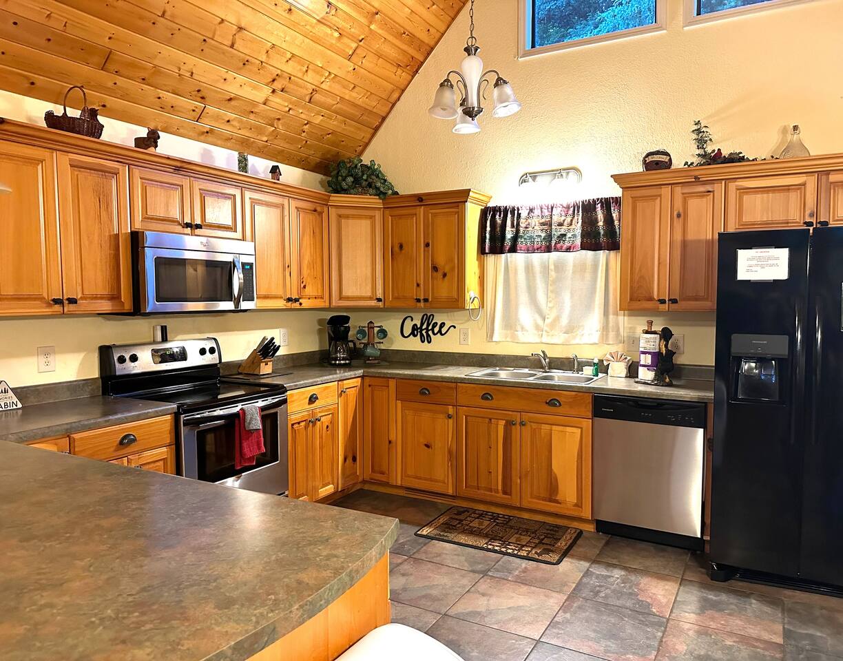 Fully equipped kitchen & dining for 6 – cook, eat, enjoy!