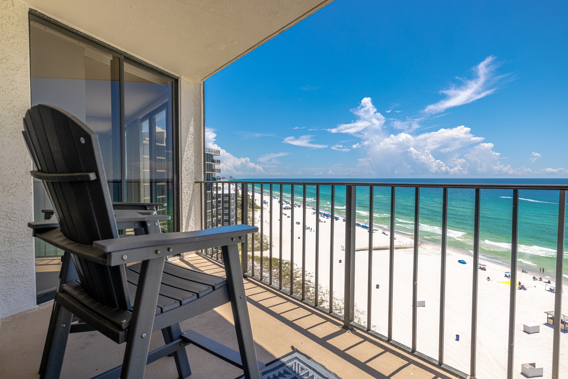 Wrap around balcony: Beach view