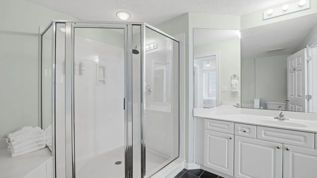 Primary En-Suite Shower