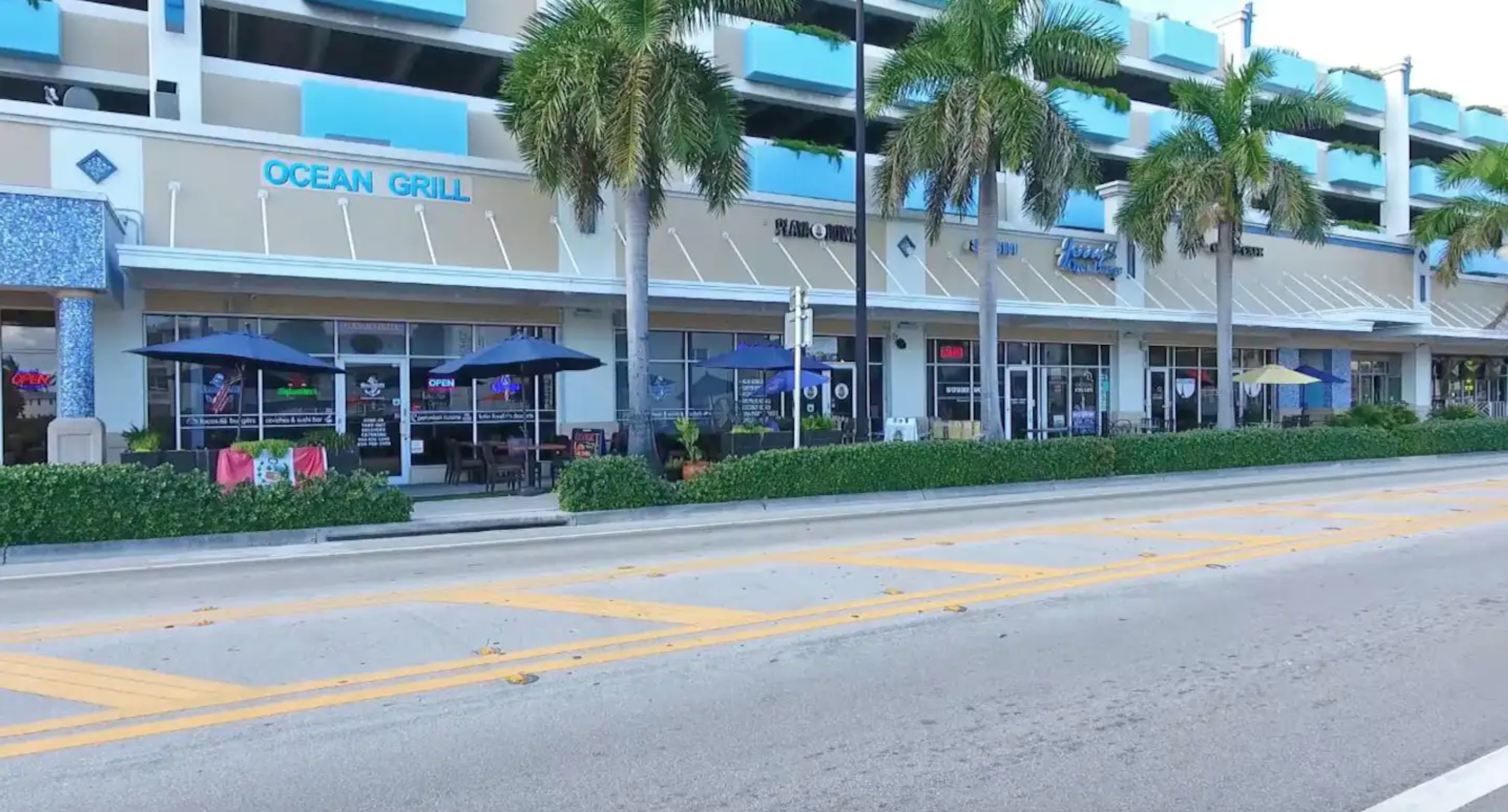 Plenty of restaurant options within walking distance including the legendary JB's on the Beach..