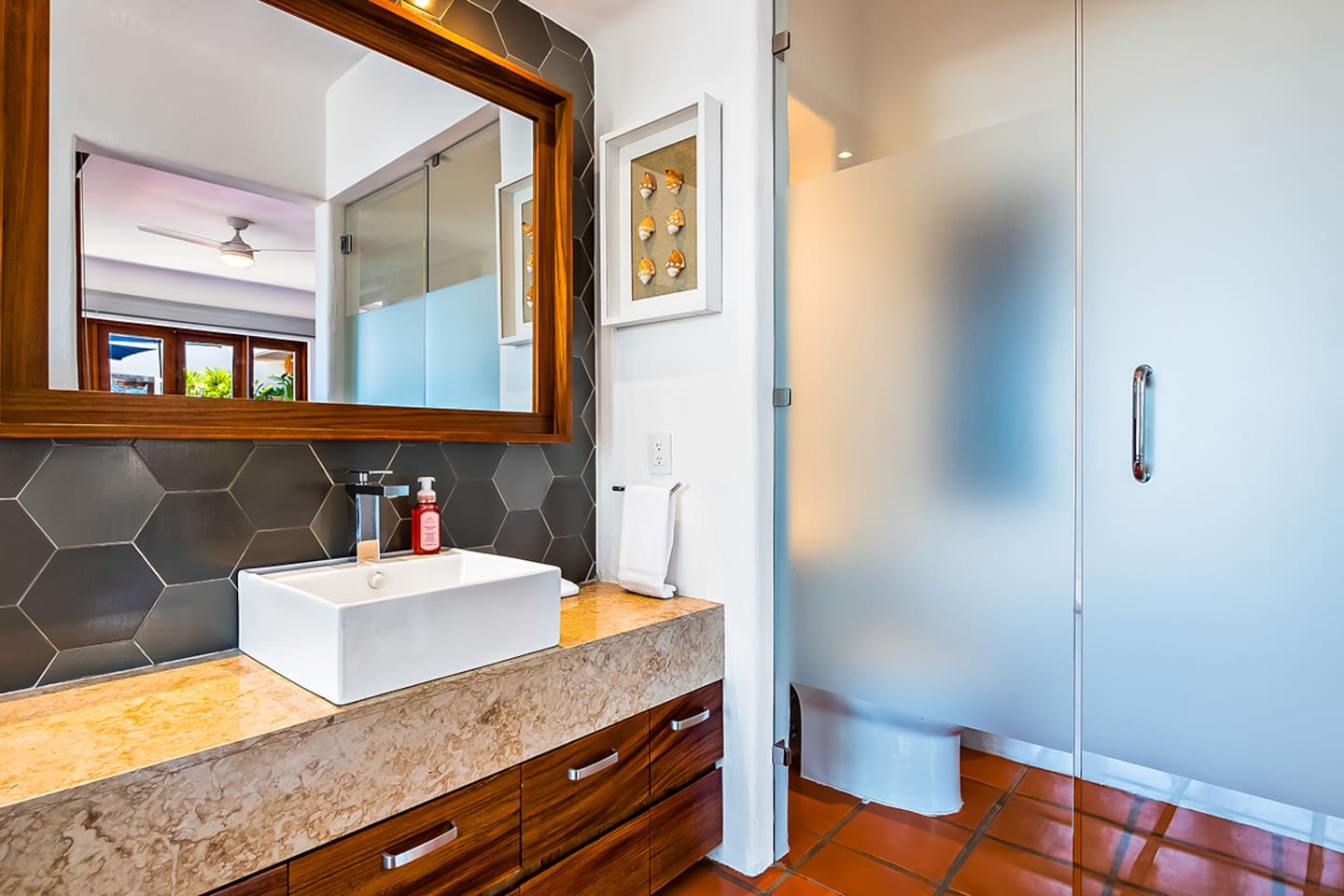 Suite 6 Bathroom