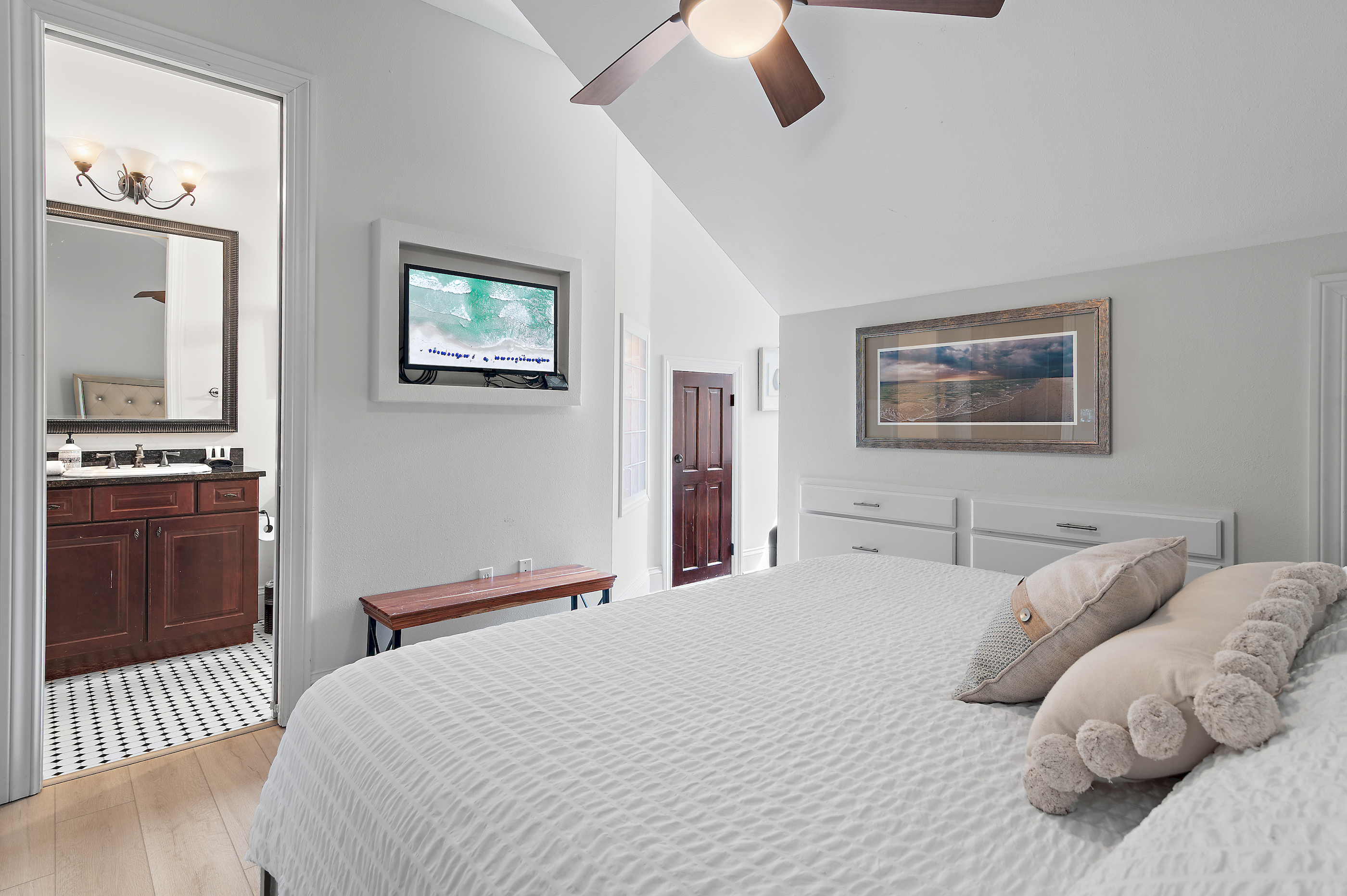 King Bedroom 2 with ensuite