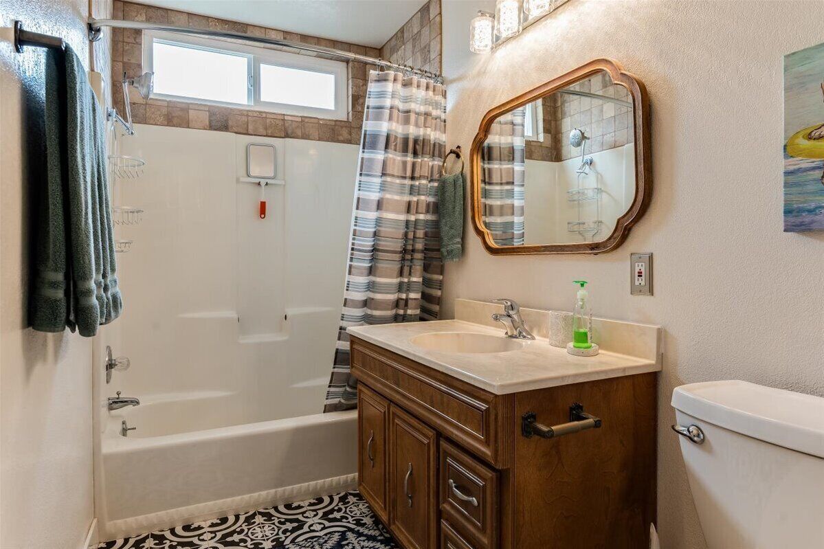 Upstairs - guest bathroom (full)