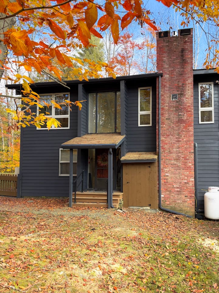 Main entrance with a ski shed to the right 