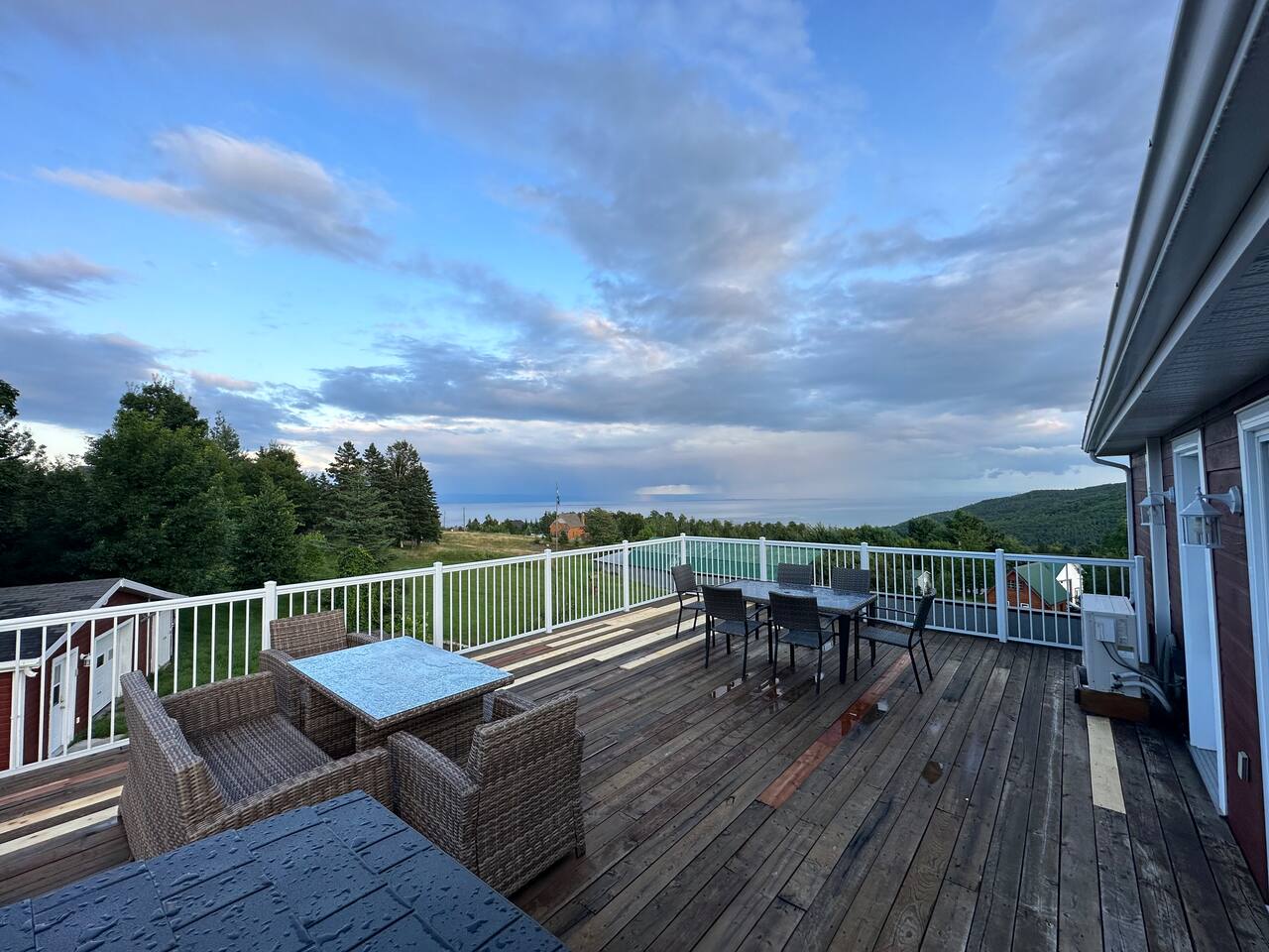 Terrasse pour 13 personnes, avec vue extraordinaire. 