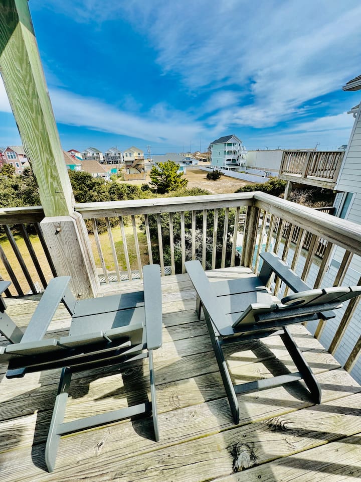 Enjoy the sunrise from the deck looking out to the beach!