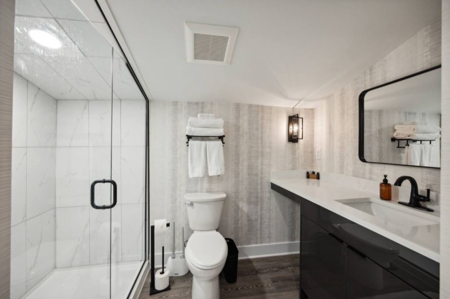 Thomas Edison Suite Bathroom