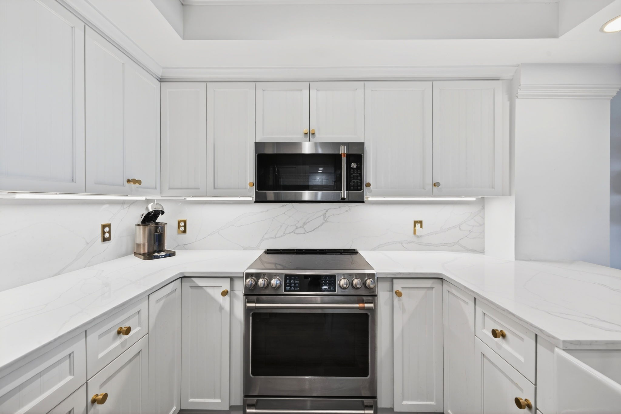 Kitchen | 1006 Ocean Blvd, Isle of Palms, SC | 102 Dunescape | IOP Escapes