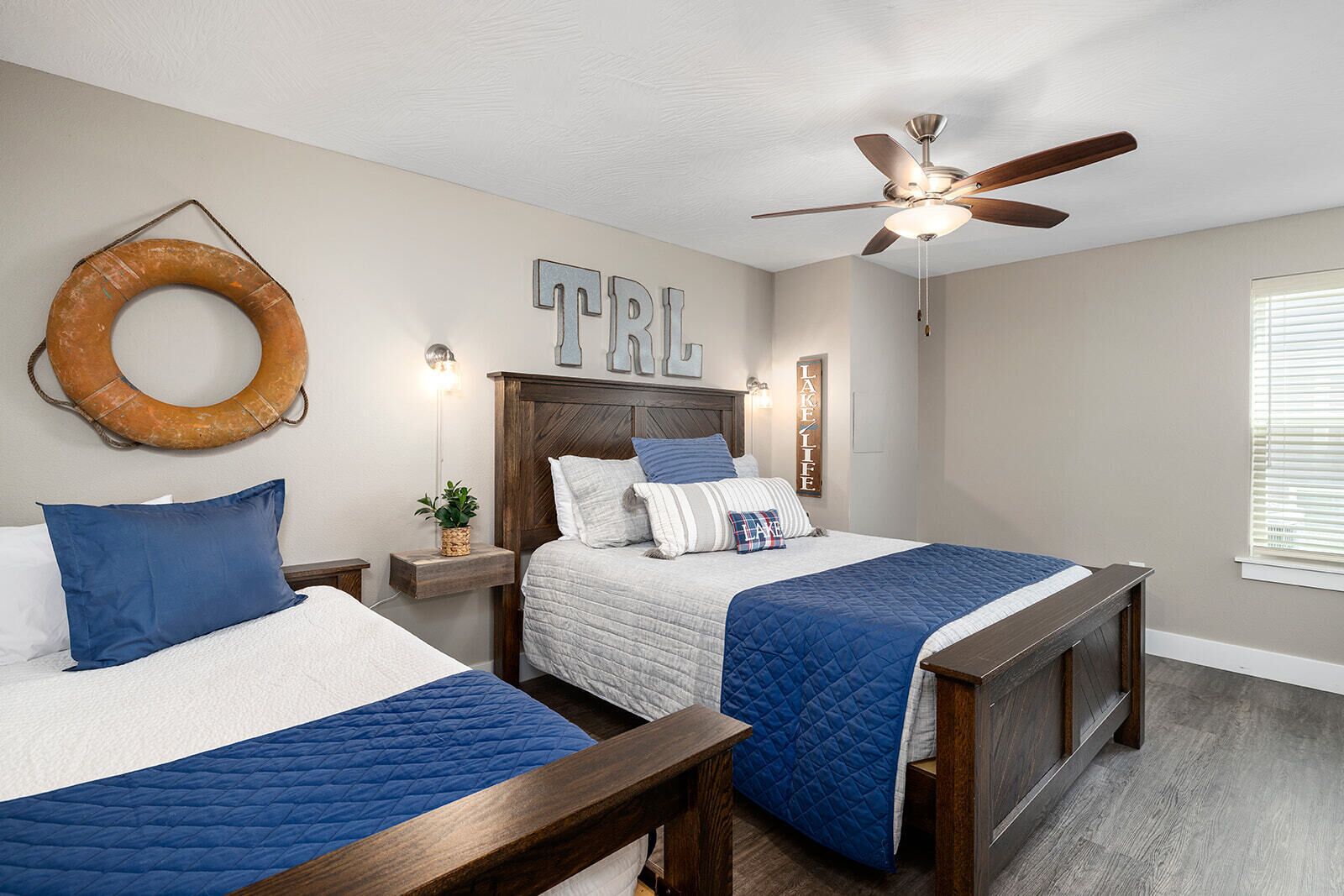 Lower Level Queen Bedroom w/twin daybed and attached full bathroom