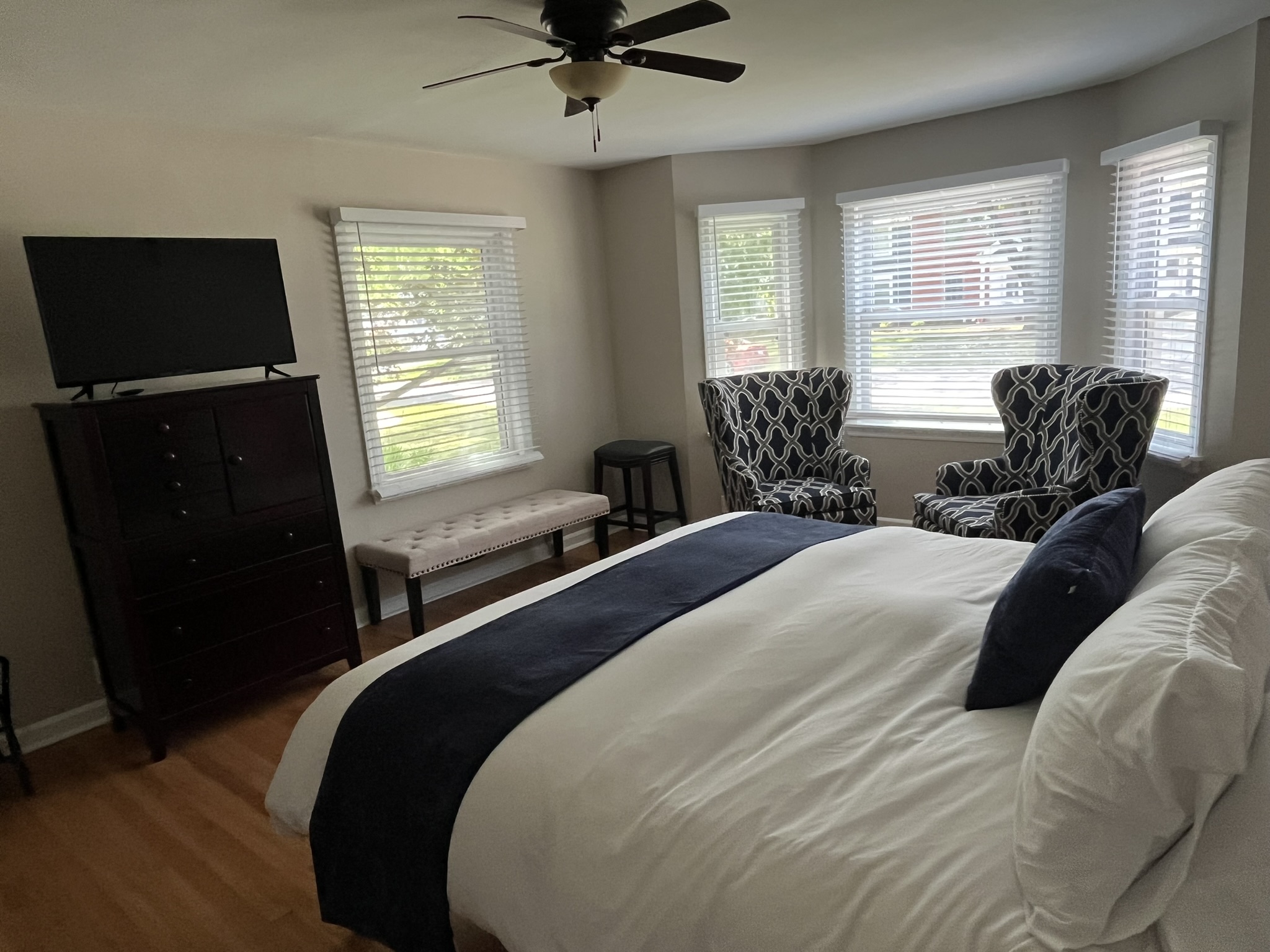 Bedroom 1 - King