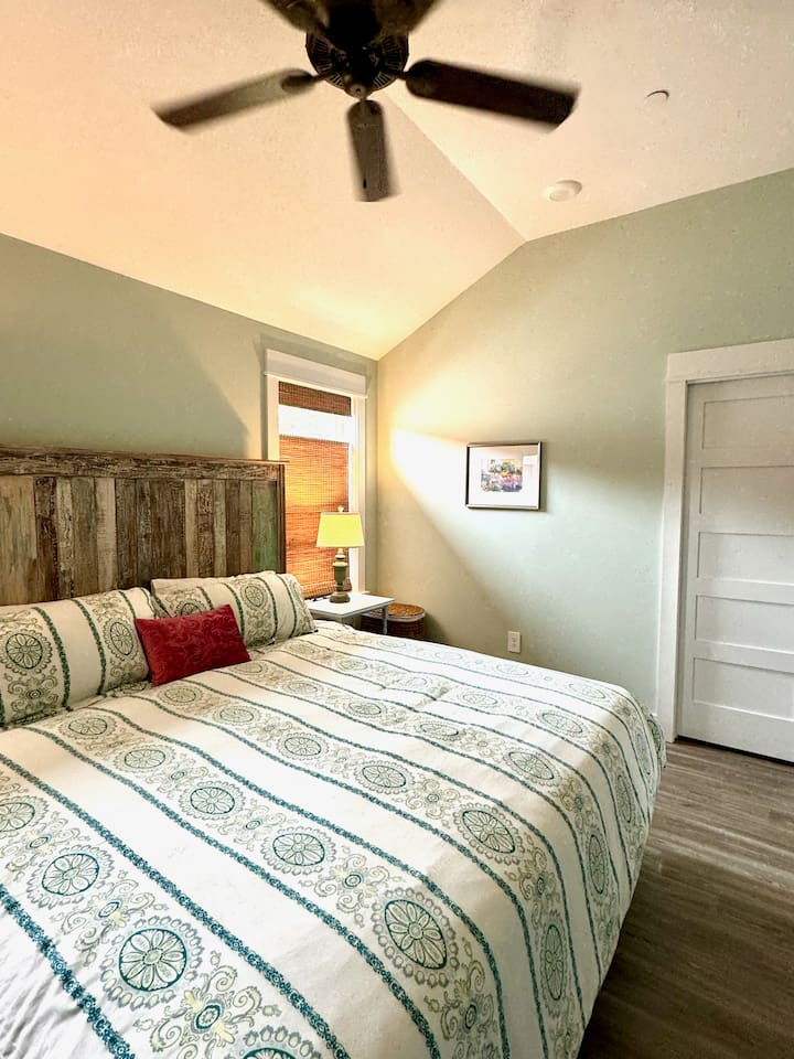 Second king-size bedroomLarge walk-in closetDresserBedroom opens to Jack-n-Jill shared full bath with third bedroom