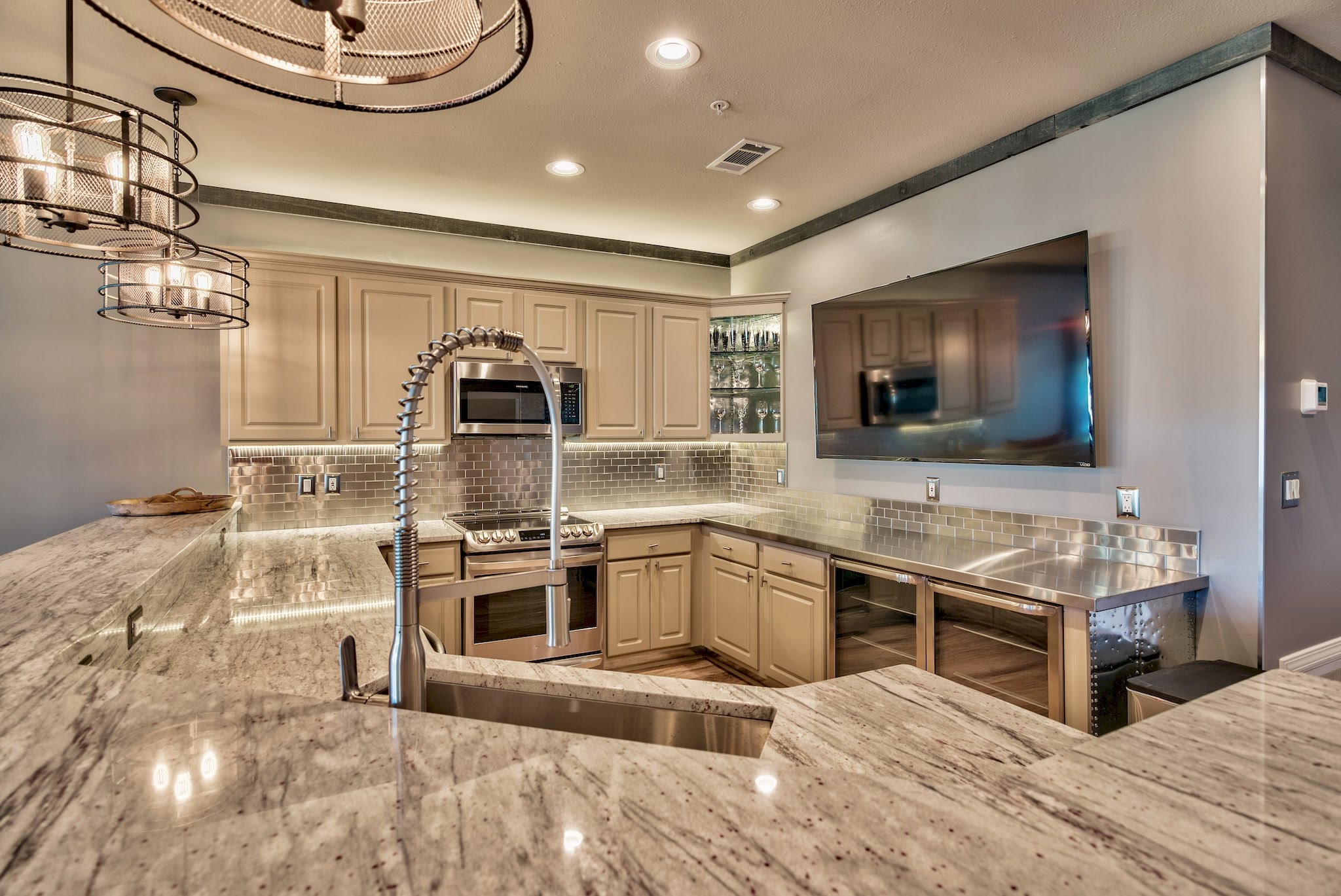 Eat-in Kitchen with Granite and Stainless counters