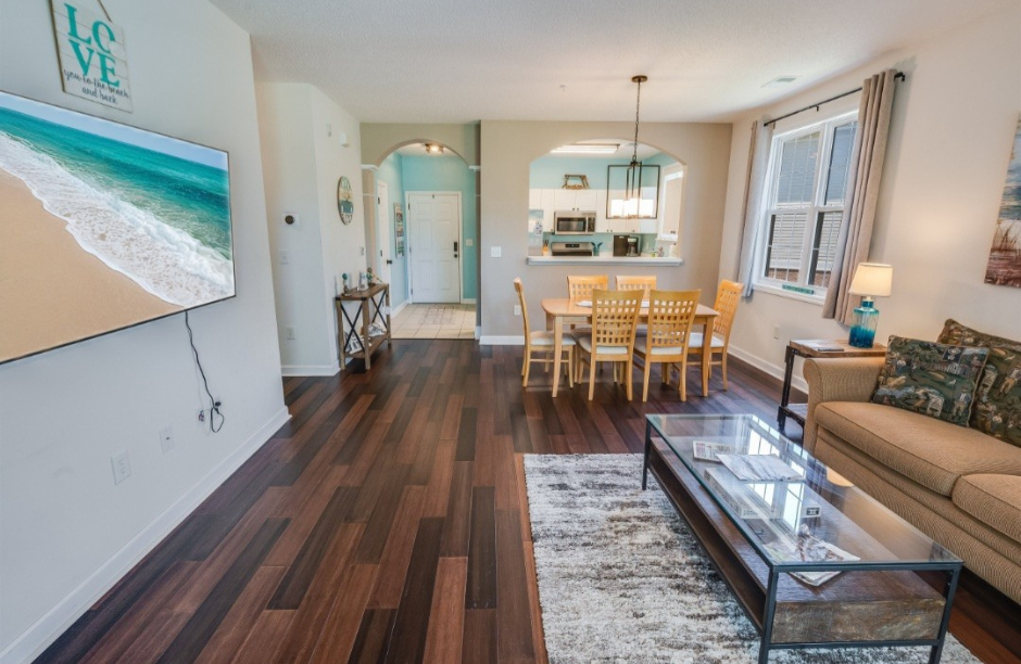 Large Living Room, Beautifully Decorated