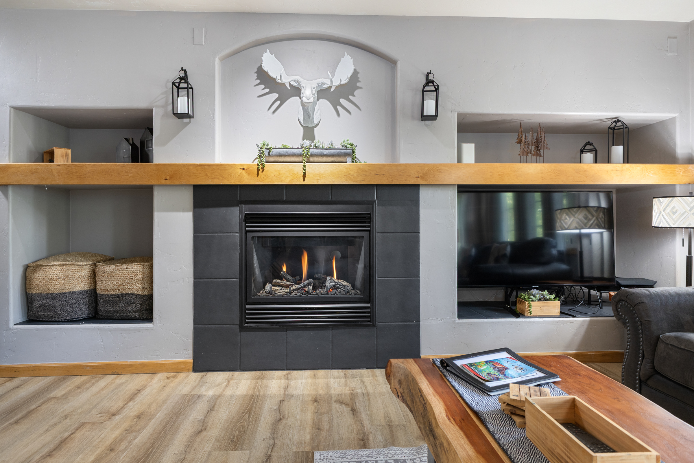 Living Area | Gas Fireplace | Smart TV