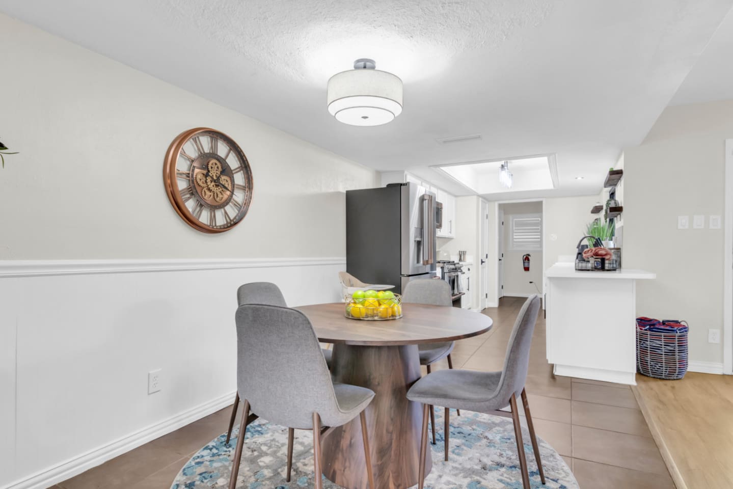 Kitchen nook with seating for 4