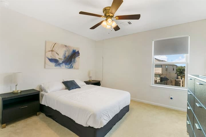 Bedroom with Queen Bed