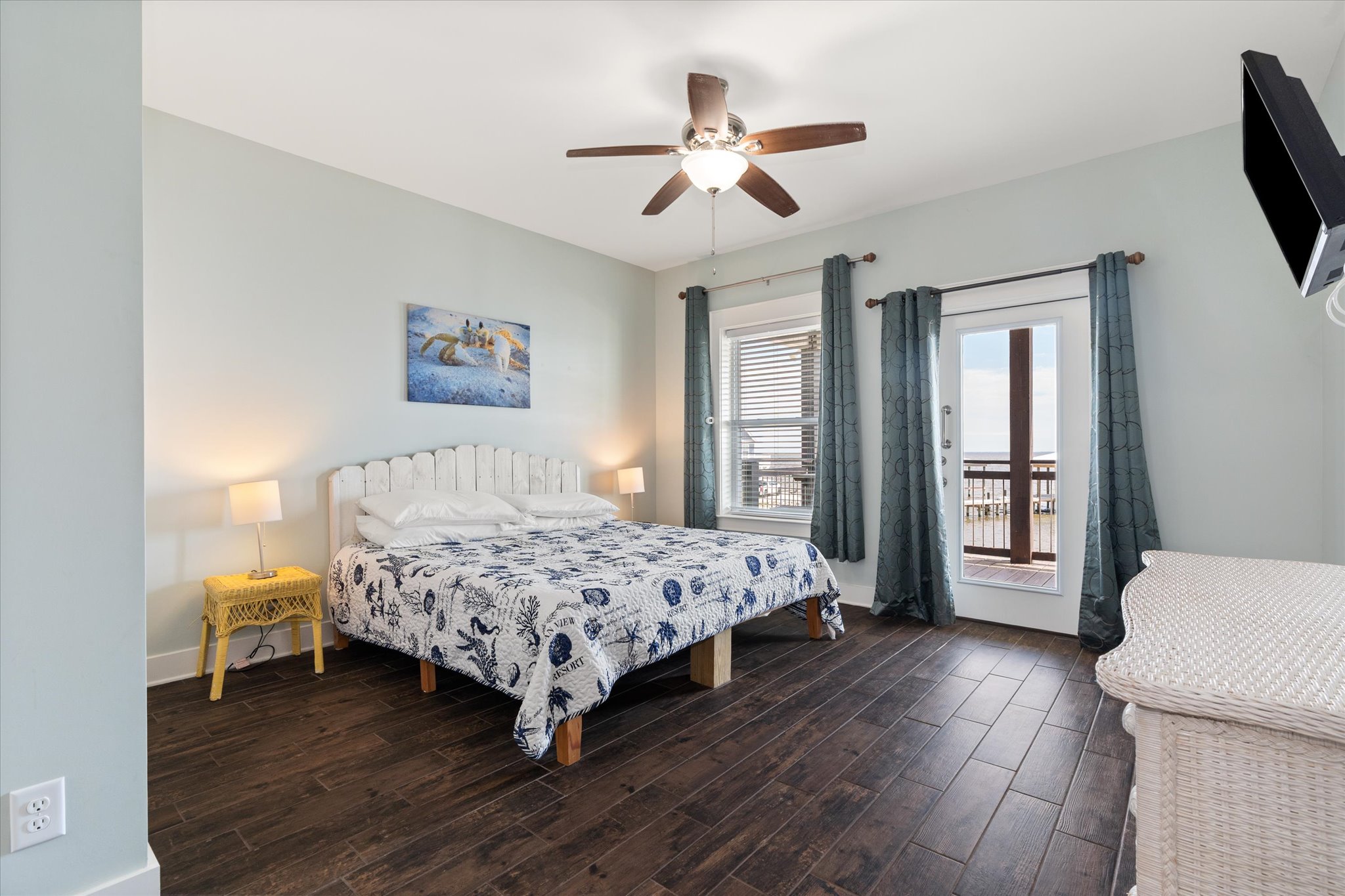 Junior Suite w/ Deck Access 