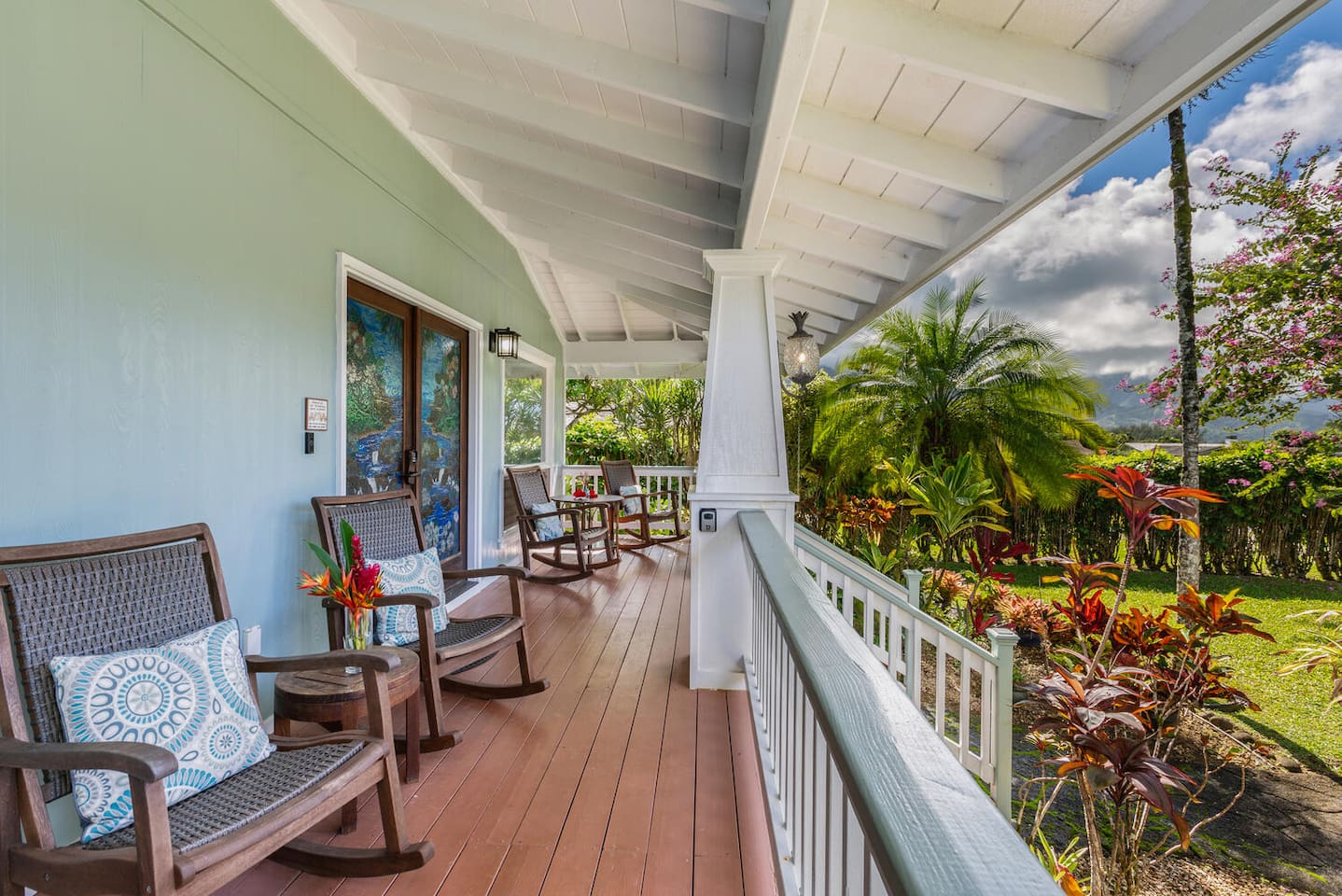 Front Lanai of Lani Hanalei with four rocking chairs.