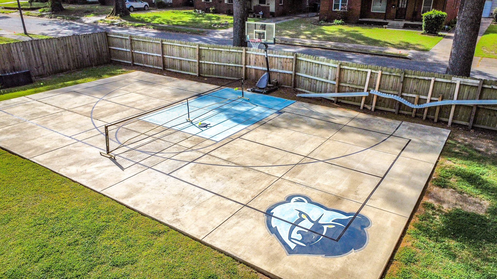 Basketball/Pickleball court
