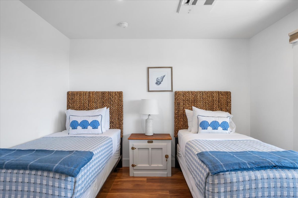 Twin Room Downstairs