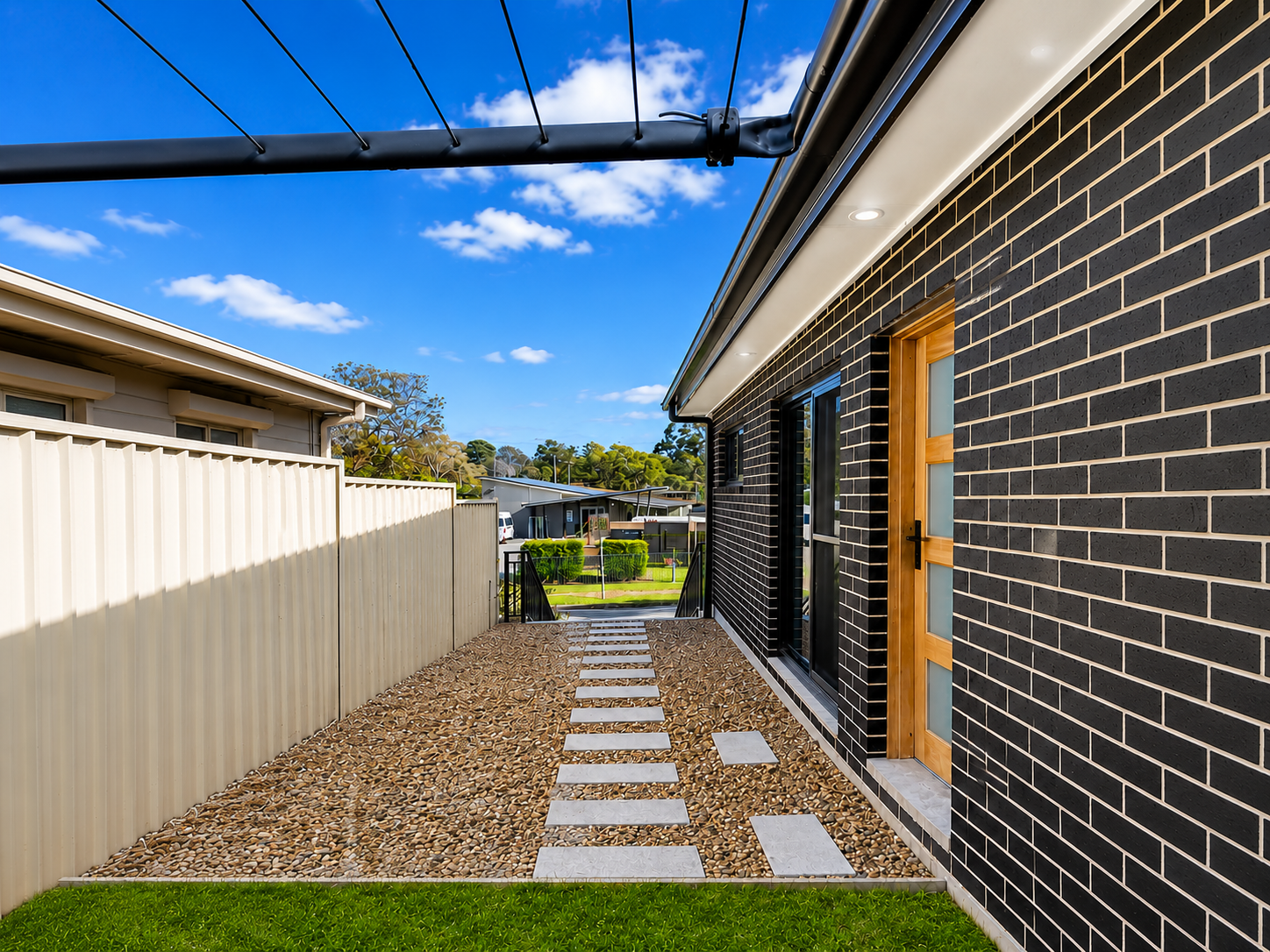 Matilda’s Urban Escape | 6-Min Station & Shops holiday home in Bradbury