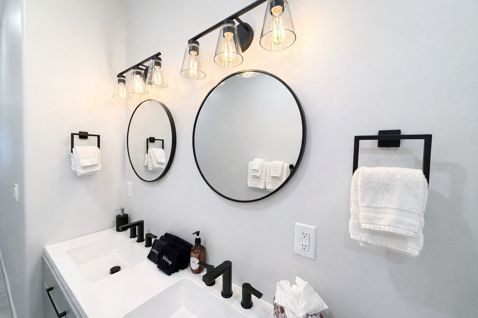 Guest Bath down the hall from Suite 3