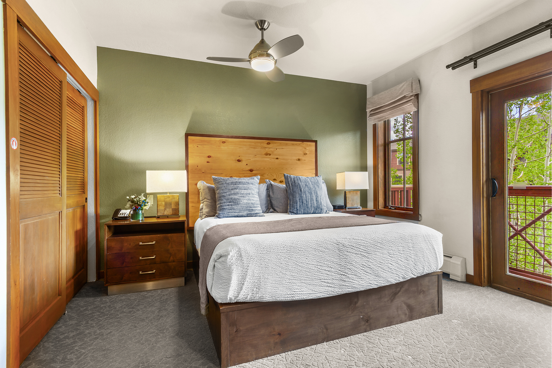 lock-off king bed - 3rd bedroom