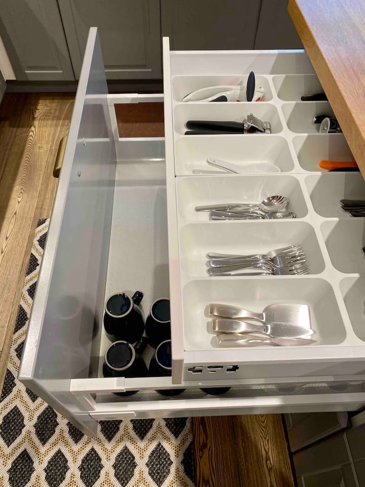 Kitchen Island.
The top drawer on the left has
cutlery.
1.   6- knives, forks, spoons.
2.  2- Bottle opener 
3.  Garlic press.
4.  Can opener 
5.  Pizza cutter
6.  Ice cream scooper
7.   Vegetables peeler
8.  Little knife 

     


       
       



