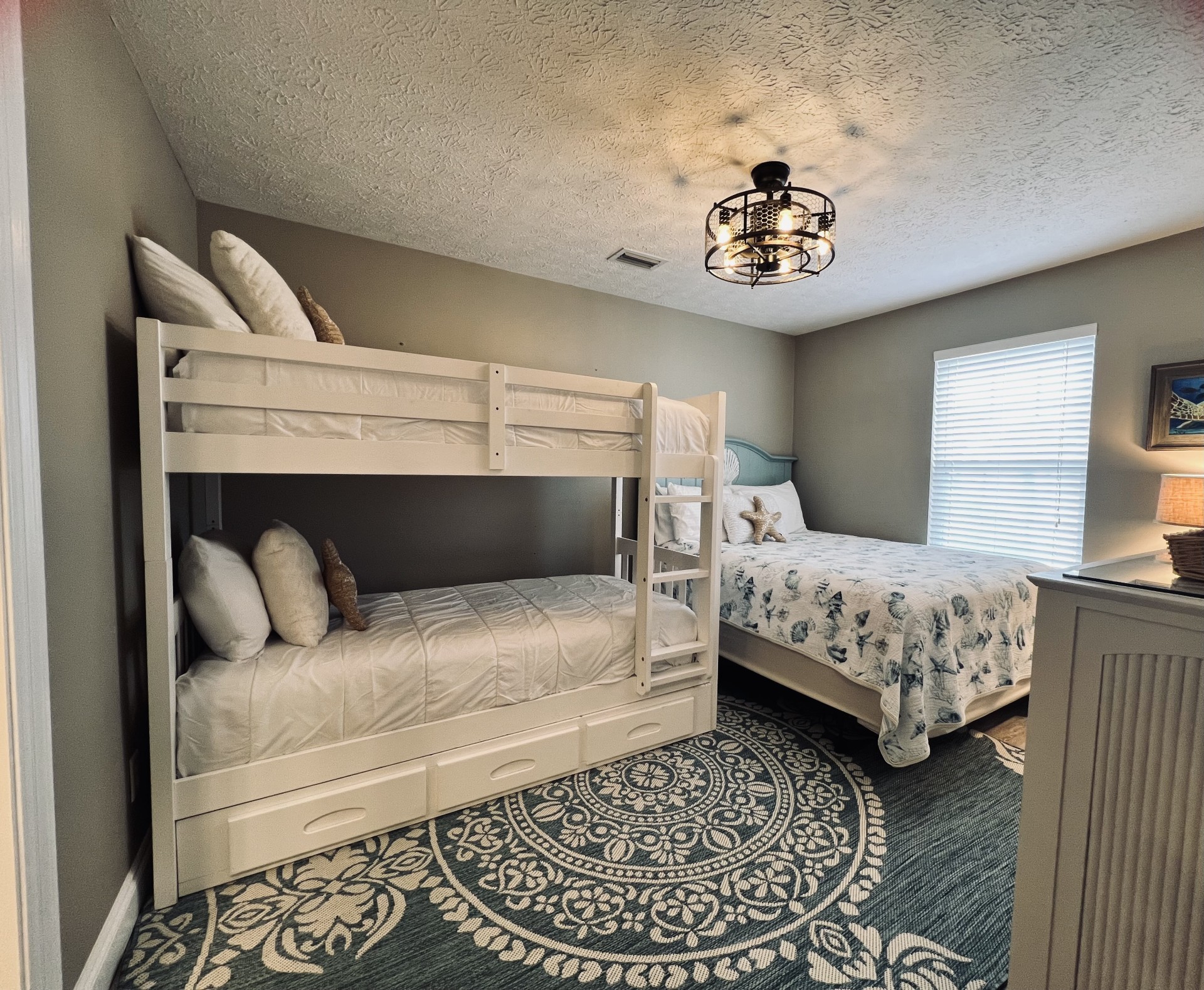 New layout with the queen twin/twin bunk bed.