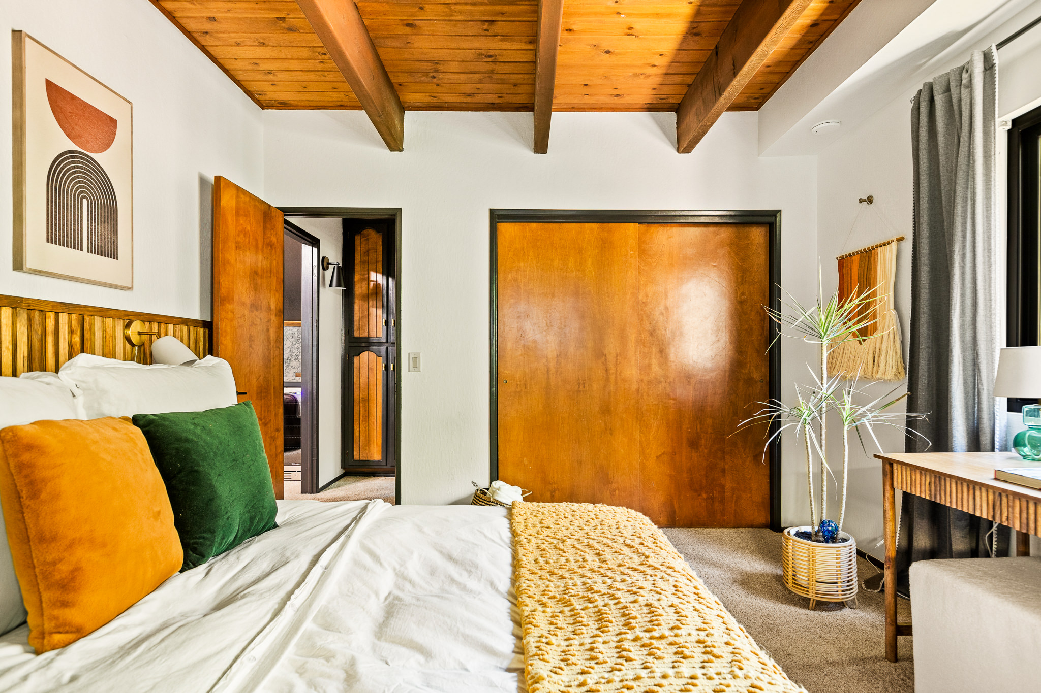 Bedroom 3: Contemporary touches enrich the Queen bedroom, creating a chic and cozy atmosphere, perfect for you to rest and restore.